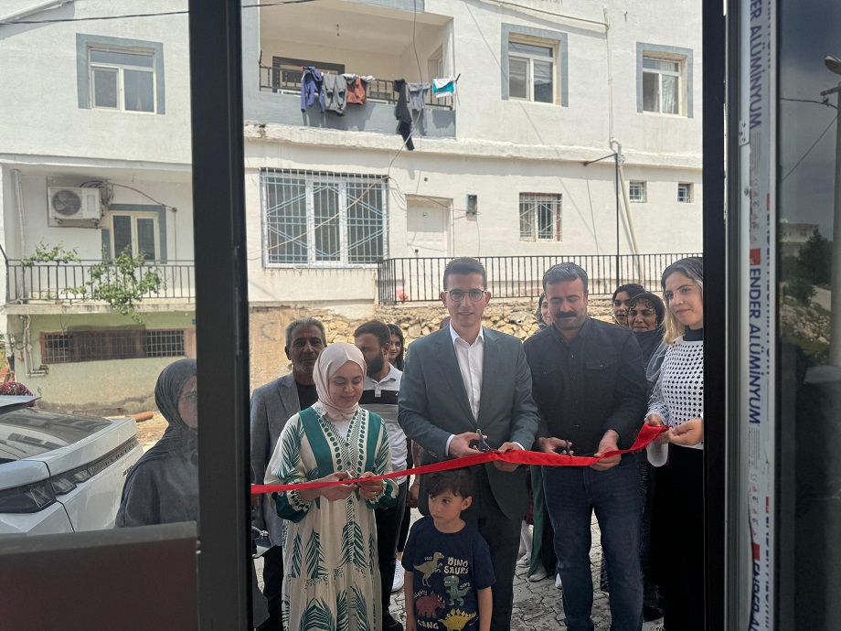 KAYMAKAM YUSUF KAPTANOĞLU KADIN KUAFÖRÜ AÇILIŞINA KATILDI