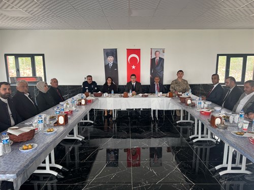 HİZMETLERİNİ TAMAMLAYAN MÜDÜRLER İÇİN VEDA YEMEĞİ DÜZENLENDİ