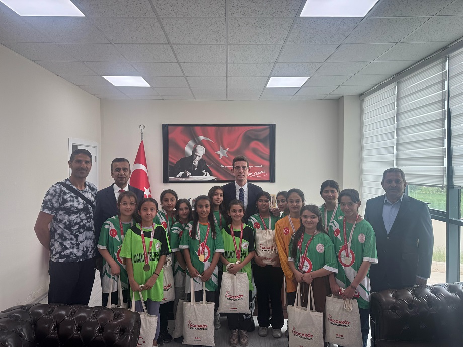 KOCAKÖY ORTAOKULU KÜÇÜK KIZLAR FUTBOL TAKIMINDAN İL BİRİNCİLİĞİ